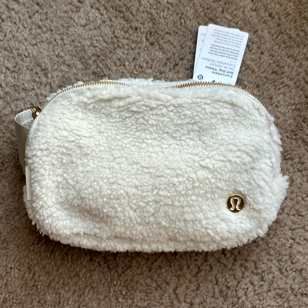 NWT lululemon Belt Bag 1L *Fleece in White Opal / Gold